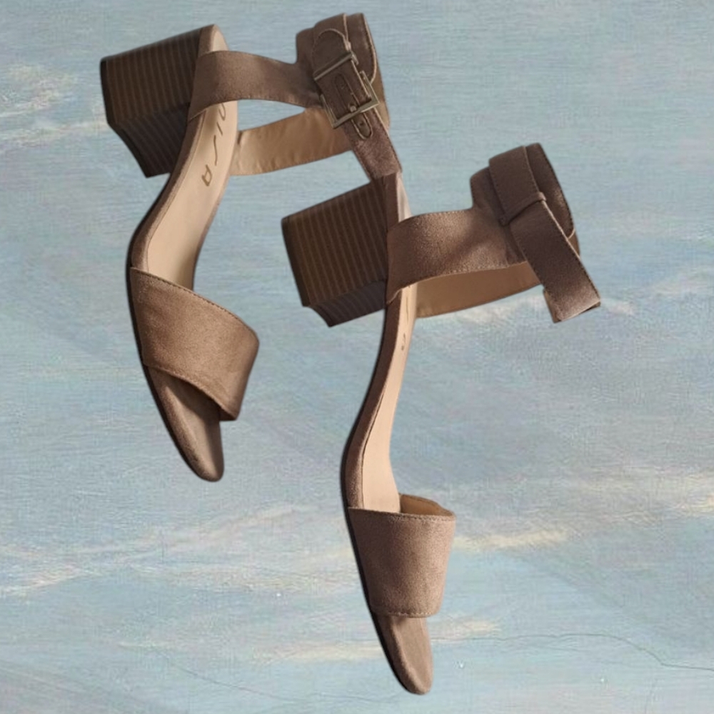 UNISA Tan 2"-3" Block Heel Sandals Ankle Straps Women's Size 8.5 M - Picture 4 of 10
